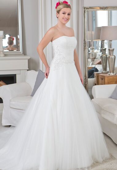 Brautkleid in A-Linie mit Tüllrock und Verzierungen aus Glassteinchen.