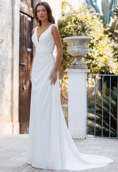 Hochzeitskleid ganz schlicht mit einer schönen Schleppe.