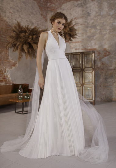 Elegantes und modernes Brautkleid aus fließendem Chiffon mit Plissee.