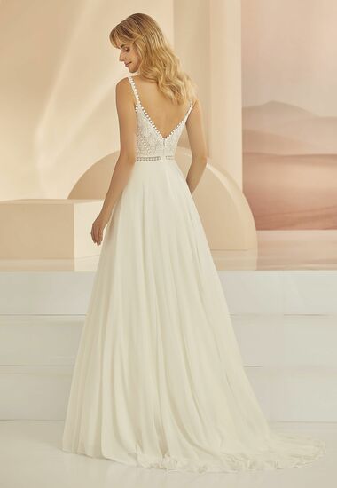 Boho Brautkleid mit Spitzenoberteil und Chiffonrock.
 