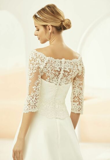Traumhaft schöner Bolero mit Knopfleiste. Bolero Jacke mit 3/4 Arm aus Spitze.