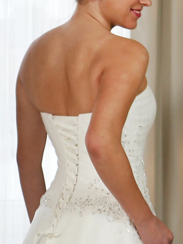Brautkleider mit Schnürung