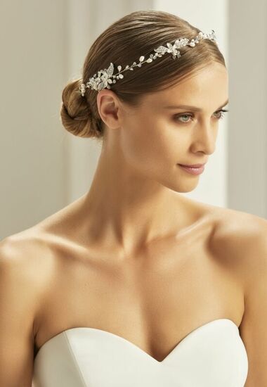 Elastisches Haarband mit Glitzersteinen und vieles mehr.