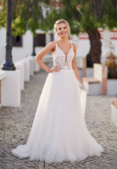 Eine bezaubernde, romantische Princess-Silhouette mit Spitzenapplikationen und Tüllrock.