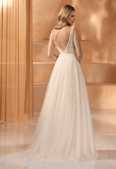 Dieses Boho Hochzeitskleid ist Romantik pur.